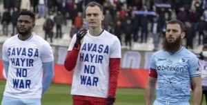 戦争反対のTシャツ拒否で炎上…「何千人も死んでる中東は無視か」とサッカー選手釈明・・に思う!