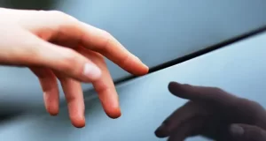 【「モノ」の見分け方】マジックミラーと普通の鏡の見分け方が話題に!覚えておいて損はない!