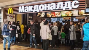 【そんなことできるの?】ロシアがマクドナルドを国営化、ロゴが斬新すぎると話題・・・まとめ