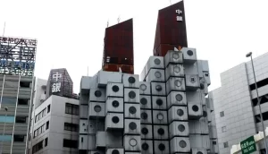 【解体】中銀カプセルタワービルが老朽化で解体、美術館へ?