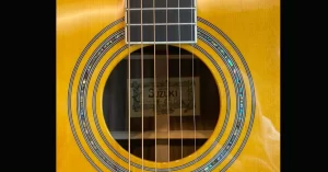 【鈴木バイオリン製造】『ハードオフで買った千円のギター、内部を見て驚き』について