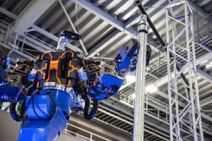 【JR西日本】日本が作業用ガンダムを作っただと?と海外で話題沸騰の人型重機ロボット