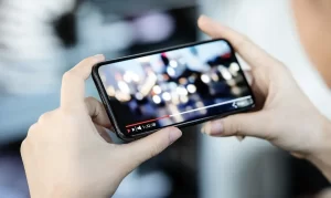 【若年層の“テレビ離れ”を防ぐ】“オワコン”のワンセグ、ネット配信に移行して再び輝けるか