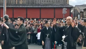 【祇園ルート】芝翫さんも海老蔵さんも、この界隈で噂になっている女性が報じられている！