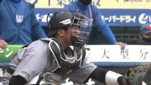 【松川捕手が神】『ロッテ１８歳捕手が堂々制止＆なだめる姿にネット沸く』