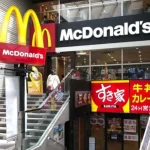 【紛らわしい配色】『アメリカ人が「マック行ったら牛丼しかなかった」と困惑した店舗がコチラ 』について