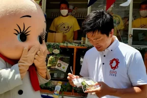 【大阪府の吉村洋文知事】『キューピーちゃんと2ショットに「どっちも可愛い」「お似合い」の声』について