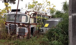 【捨てたもん勝ち】自分の敷地なのに動かしたら違法ってめちゃくちゃだろ!放置車両がのさばる日本の法律の問題点