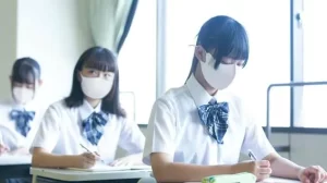 思春期の心を揺るがす「脱マスク」への過程、丸裸にされたような気持ちに陥るには救いが必要