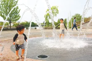 【今日にも発表】『「屋外・会話なし」マスク不要、政府見解…電車やバスでは着用』について