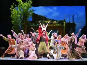 【劇団四季ミュージカル】『「バケモノの子」映画の世界観そのまま、驚愕の演出の連続』について