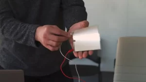 【まるで紙のよう】『薄く壁に貼り付けられるスピーカーが開発される』について