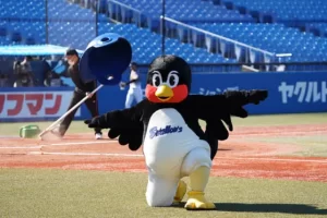 【静かに上島竜兵さんギャグを受け継ぐ】『つば九郎、ブログに「#くるりんぱつづけます」』について