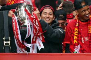 【南野拓実】『「2つのタイトルはタキのおかげだ」2冠達成パレードで南野拓実の“トロフィーショット”に反響!』についてTwitterの反応