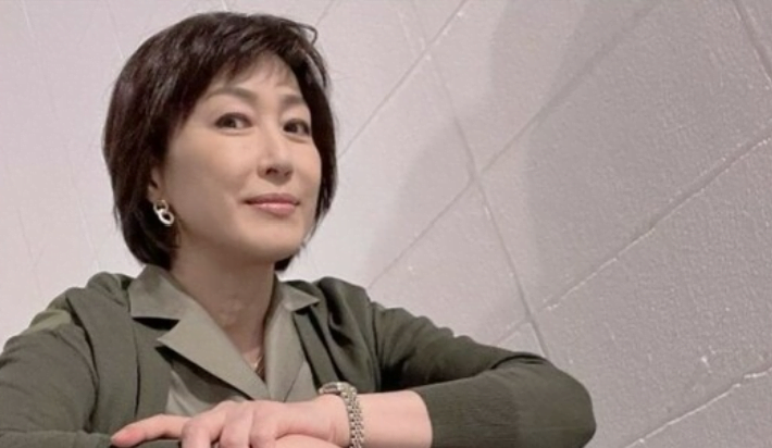 【高島礼子】『お気に入りスニーカー“パンツルック” スポーティーな出で立ちに反響』についてTwitterの反応