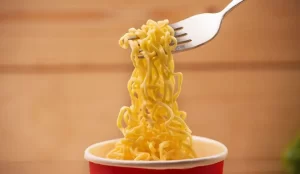 【非常食の定番「カップ麺」】『賞味期限が切れても食べられる?』についてTwitterの反応