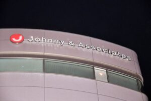 【ファン激怒】『「ジャニーズチケット」アプリが物議…ファンを激怒させた“殿様商売”の凄まじさ』についてTwitterの反応