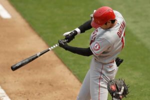 【大谷翔平】『中堅に3戦ぶりの21号本塁打 右膝自打球なんの、中堅へ圧巻の一振り』についてTwitterの反応