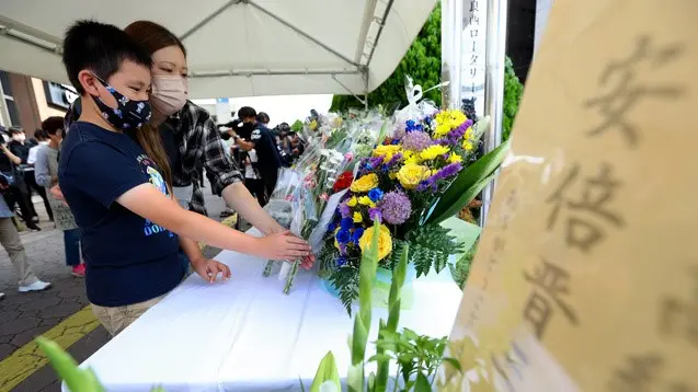 『「いてもたっても…」銃撃現場の献花台に多くの人』についてTwitterの反応