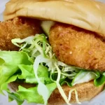 【モスバーガー】『「真鯛カツ<愛媛県愛南町>」復活!カリッと揚げた真鯛カツ2枚にオリジナルレモンタルタル』について