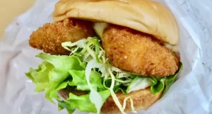 【モスバーガー】『「真鯛カツ<愛媛県愛南町>」復活!カリッと揚げた真鯛カツ2枚にオリジナルレモンタルタル』について