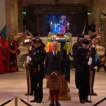 『ロンドンで一般弔問始まる 行列5km 女王に最後の別れ』についてTwitterの反応