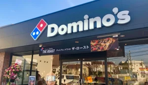 【ドミノ・ピザ】『オーダーミスで再配達のピザに「大量唐辛子」 ドミノ・ピザ対応に「嫌がらせ?」投稿拡散→運営が謝罪「クルーのミス」』について