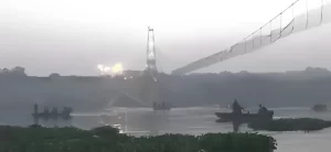 【崩落の瞬間を捉えた衝撃映像】『インド吊り橋崩落で9人逮捕』についてTwitterの反応