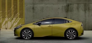 【5代目新型プリウス発表】プリウス伝統の特徴的なシルエットを継承！二酸化炭素排出量を23％削減！