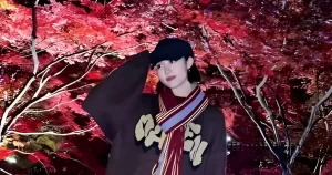 【王林ちゃん】ミニ丈のパンツで美脚と青森の紅葉名所での紅葉狩りショットを公開！