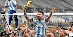 『メッシが掲げたW杯優勝トロフィー、偽物だった…複製した夫婦は炎上でSNS閉鎖』についてTwitterの反応