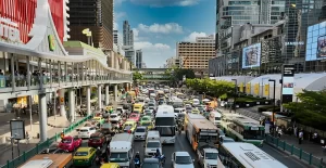 タイがたった１年でBEVバスだらけに！　しかも自国メーカー車両！　マジでヤバすぎる「日本の出遅れ感」