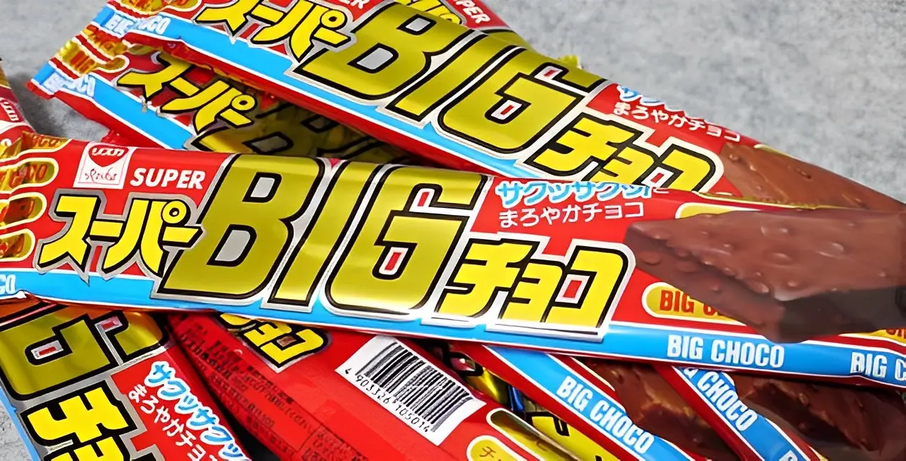 【重糖法違反!?】夜中に駄菓子を持って歩いていたら職質された話が気の毒だけど笑っちゃうと話題に 「二刀流だ」「冷凍したら武器になる」