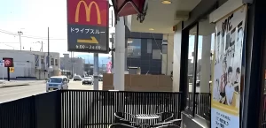 【マクドナルド】校名を名指し「当該中学校生徒は出入り禁止！」の貼り紙！どこの中学校？どんな行為が問題に？ここの生徒への指導は？