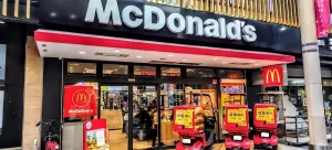 【マクドナルド柏店】問題の店員は誰?客とトラブルの動画拡散で大炎上中!