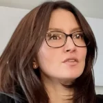 【アンジェラ・アキの現在】10年ぶりに日本で再びアレを？新たな肩書が明らかに！