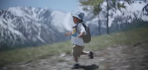 【サントリー天然水CM】子どもが走るシーンがハラハラして怖い？SNSで話題に！